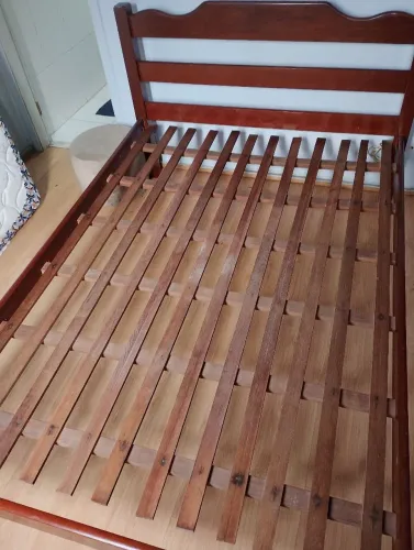Cama de madeira