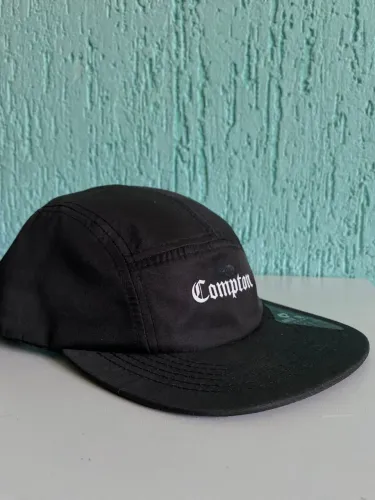 Boné Five Panel Compton