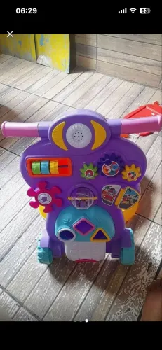 Andador infantil bebê piloto educativo.