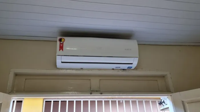 Ar-Condicionado Split Springer Midea 12.000 BTUs 220V - Excelente Estado