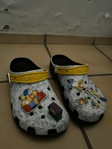 Sandália Crocs The Simpsons Classic Clog