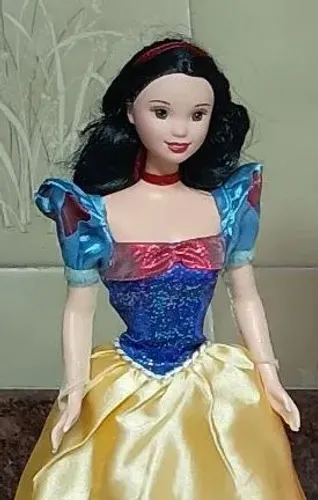 Boneca Branca de Neve Barbie Princesas 