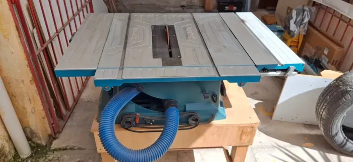 Serra de Bancada Makita mod MLT 100 - 220v com mesa