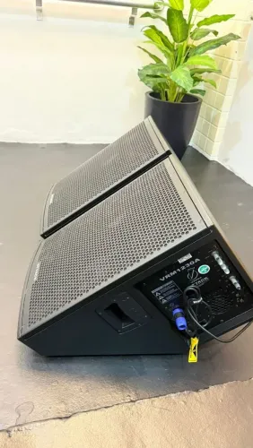 Par de Caixas Som Monitores de Palco Ativos Attack VRM1230A - 1.200W RMS (600W RMS cada)
