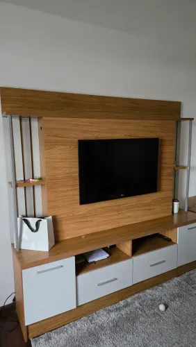 Painel de televisão com gavetas 2 metros