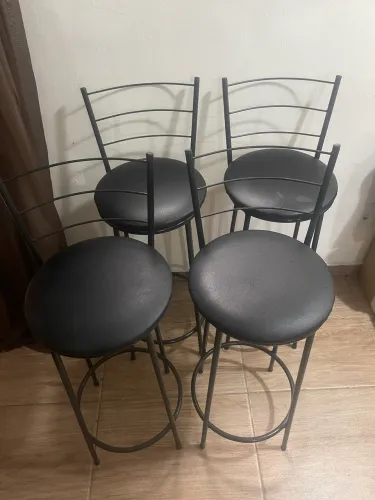 4 banquetas altas