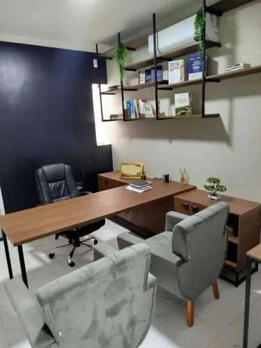 Vende-se Escritório Completo com Móveis Projetados de Alta Qualidade - 6 meses de Uso!