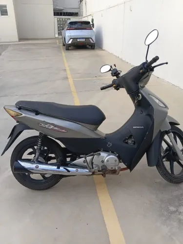 Vendo moto Honda biz 