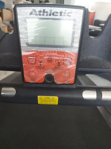 Esteira elétrica athletic semi nova, pouquíssimo uso painel com o plástico de fábrica.