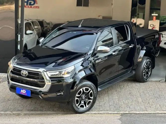 Toyota Hilux CD SRX Plus 4X4 2.8 TDI Die. Aut. 2024