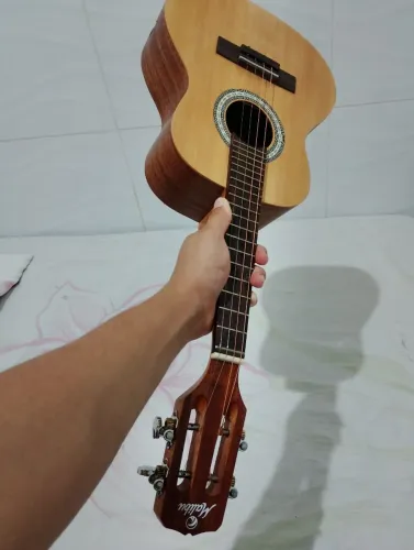 Cavaquinho novo 100% ( só faltando a bateria)