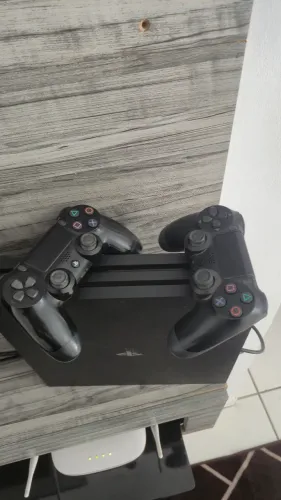 PS4 Pro 1TB + 2 Controles - Excelente Estado! ?