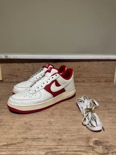 Nike Air Force 1 Off White/Vermelho - Tam 40