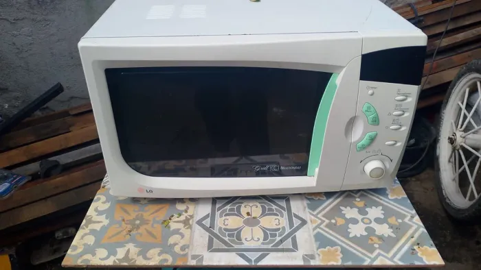 Vendo esse microondas barato 