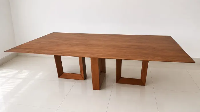 Mesa em lâmina natural de madeira 