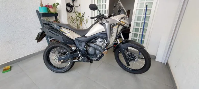Moto sahaha 300 adventure 2024