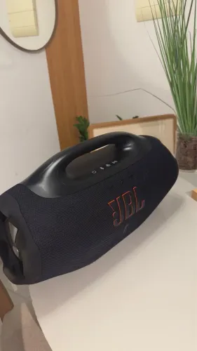 Vendo boombox nova sem marcas de uso.