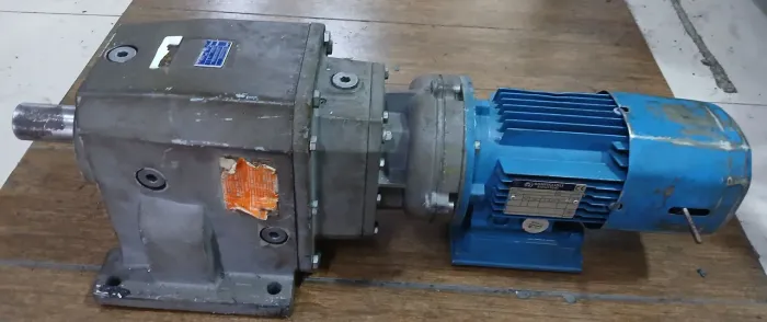 Motorredutor Bonfiglioli C 414 P - 0,25 kW - Trifásico