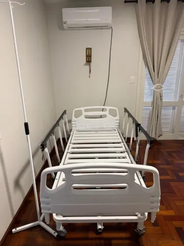 CAMA HOSPITAL MOTORIZADA