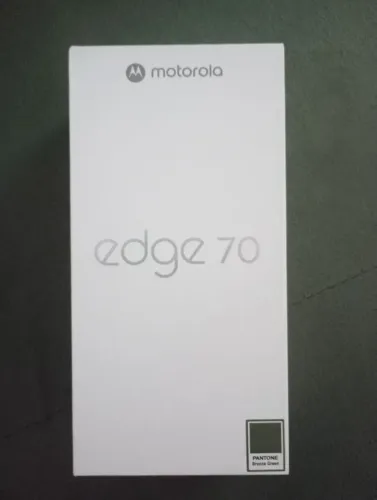 Motorola Edge 70 5g, 8gb ram 256gb (verde bronze) lacrado na caixa