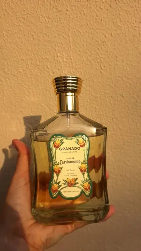 Vendo Colônia Sândalo & Cardamomo - frasco 300 ml