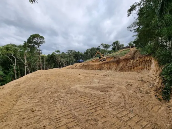 Terreno a venda no condomínio Porta Do Sol