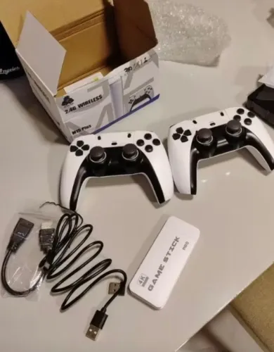 Game Stick M15 Pro 64GB com 2 controles sem fio +20.000 jogos