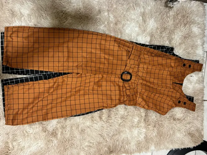 Lote de roupas usadas