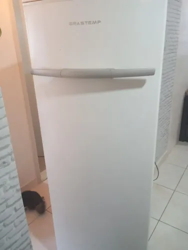 Geladeira COM DEFEITO para retirar peças