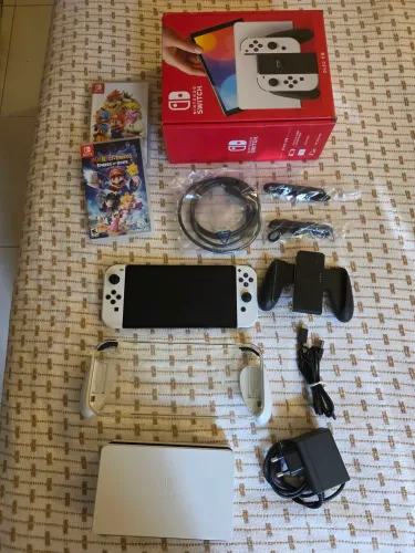 Nintendo Switch 1 OLED + Jogos + Grip 