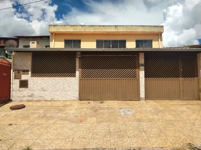 Excelente sobrado na Qd 103 Recanto das Emas - Brasília - DF