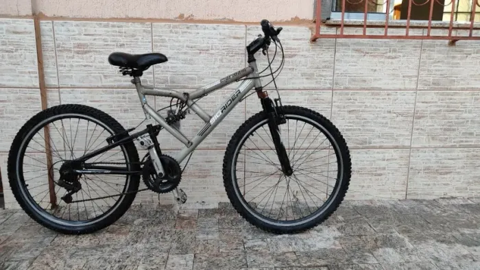 Bicicleta R$500.00 as duas ou troco em celular samsung 256gb