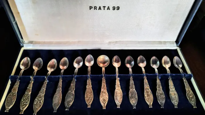Jogo de 13 Colheres de Café em Prata 99 com motivos brasileiros históricos