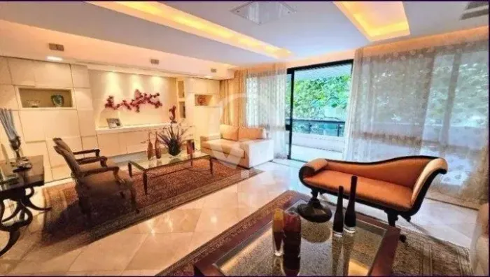 Apartamento no Leblon com 4 Quartos (2 suítes)