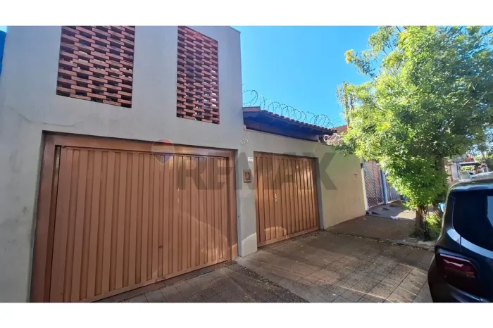 Vendo Casa no Campos Elíseos, 239 m² , 3 Quartos, 2 vagas Cobertas, Piscina, Área Gourmet.