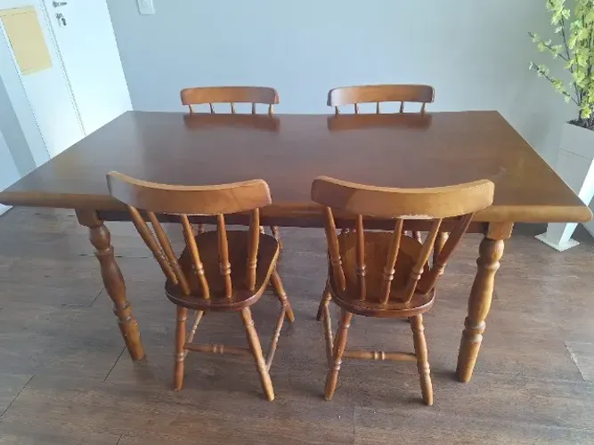 conjunto de mesa de jantar de madeira com 4 cadeiras em ótimo estado - 1,60 por 0,80