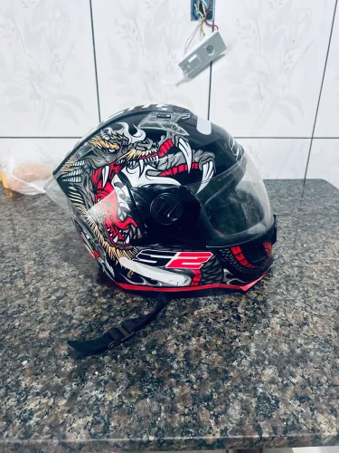 Capacete top pra vender logo