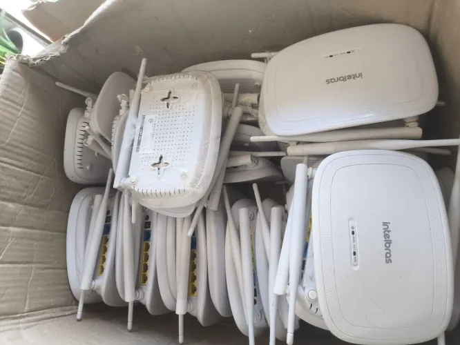 Lote de 20 roteador Intelbras com fonte