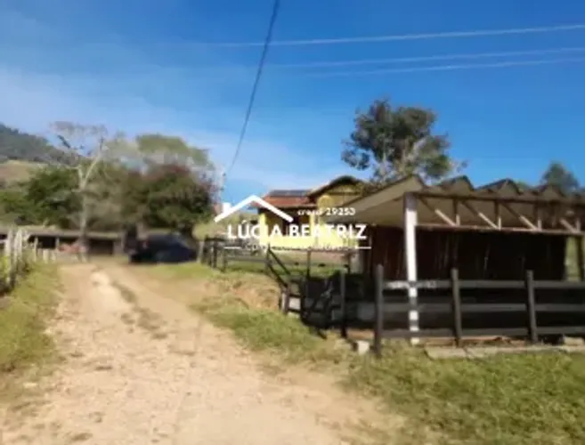 Maravilhosa Fazenda com 26 Hectares, Porteira Fechada, no Município de Wenceslau Braz/MG