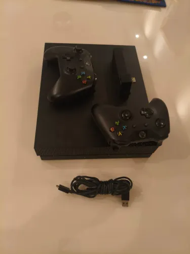 X Box One X 1t