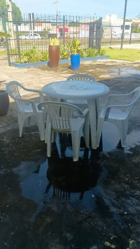 Conjunto 4 cadeiras + mesa