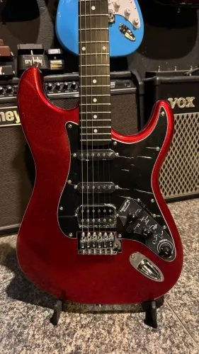 Guitarra com efeitos de pedaleira Reguladinha NeoFX G101 Giannini HSS