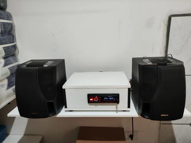 Rádio automotivo com 2 cx aiwa 
