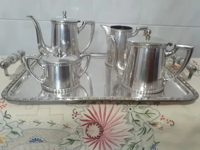 Conjunto de Chá e Café com Baixela Banhada a Prata