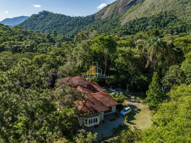 Propriedade Exclusiva em Corrêas com Riacho Privativo, Casas Independentes e Lazer Complet