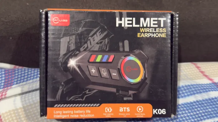 Fone de ouvido (capacete)