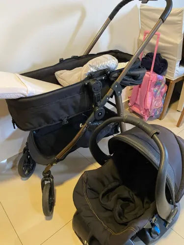 Carinho + bebê conforto Galzerano + base trava bebê conforto