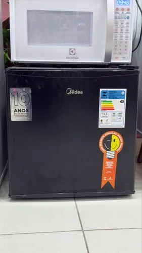 Vendo Frigobar Preto - Excelente Estado, Moderno e Compacto