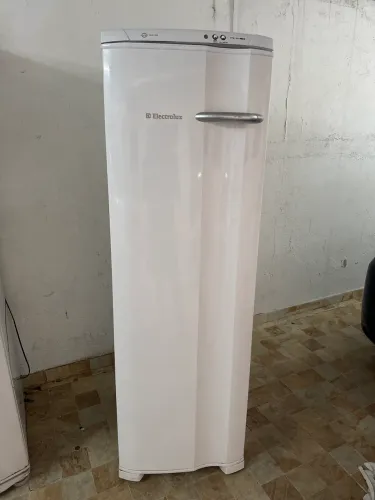 Freezer vertical 228L. Eletrolux