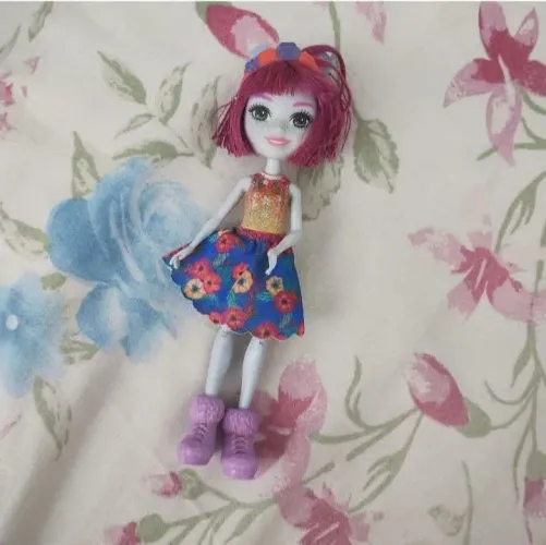 Vendo boneca de coleção mini 